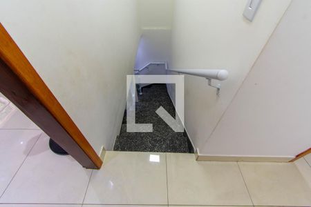 Escada de casa à venda com 2 quartos, 274m² em Jardim Record, São Paulo