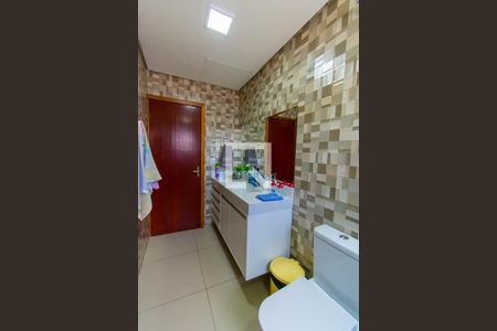 Casa à venda com 274m², 2 quartos e 2 vagasBanheiro 1