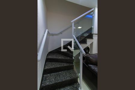 Escada de casa à venda com 2 quartos, 274m² em Jardim Record, São Paulo