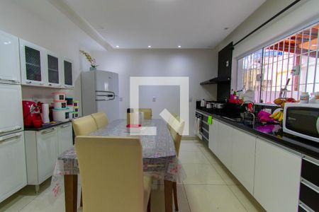 Casa à venda com 274m², 2 quartos e 2 vagasCozinha