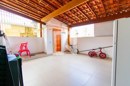 Casa à venda com 274m², 2 quartos e 2 vagasQuintal e Churrasqueira