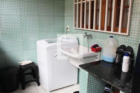 Casa à venda com 240m², 3 quartos e 4 vagasÁrea de Serviço