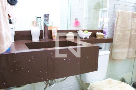 Casa à venda com 240m², 3 quartos e 4 vagasBanheiro da Suíte