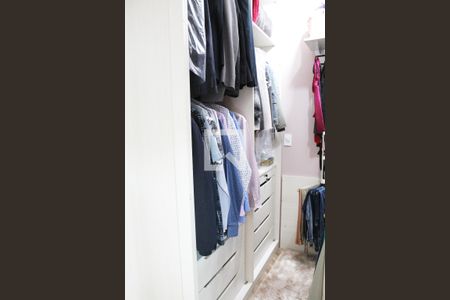 Casa à venda com 240m², 3 quartos e 4 vagasCloset da suíte