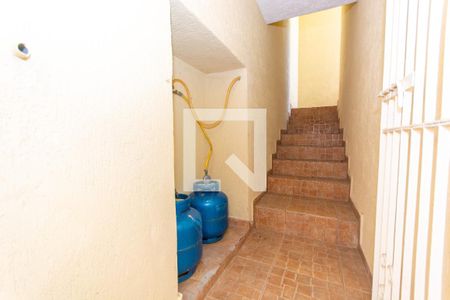 Casa para alugar com 312m², 3 quartos e 4 vagas Casa para alugar com 312m², 3 quartos e 4 vagasEscada para Garagem