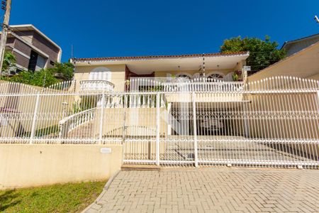 Casa para alugar com 312m², 3 quartos e 4 vagas Casa para alugar com 312m², 3 quartos e 4 vagasFachada
