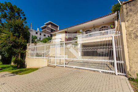 Casa para alugar com 312m², 3 quartos e 4 vagas Casa para alugar com 312m², 3 quartos e 4 vagasFachada