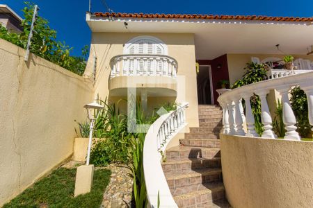 Casa para alugar com 312m², 3 quartos e 4 vagas Casa para alugar com 312m², 3 quartos e 4 vagasFachada