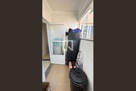 Apartamento à venda com 180m², 3 quartos e 2 vagas Apartamento à venda com 180m², 3 quartos e 2 vagasÁrea de Serviço