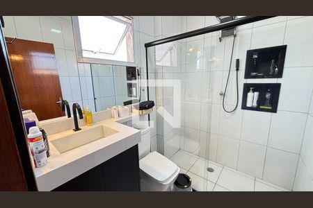 Apartamento à venda com 180m², 3 quartos e 2 vagas Apartamento à venda com 180m², 3 quartos e 2 vagasBanheiro da Suíte