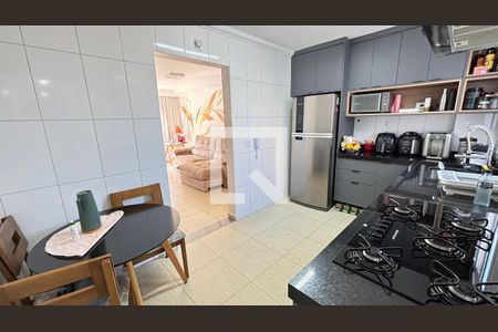 Apartamento à venda com 180m², 3 quartos e 2 vagas Apartamento à venda com 180m², 3 quartos e 2 vagasCozinha