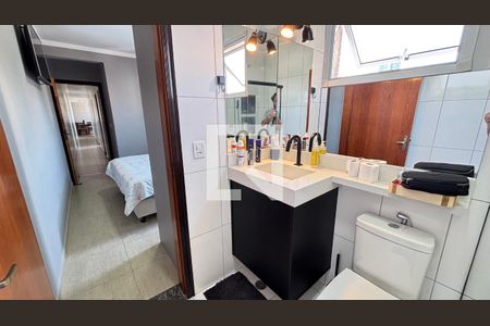 Apartamento à venda com 180m², 3 quartos e 2 vagas Apartamento à venda com 180m², 3 quartos e 2 vagasBanheiro da Suíte