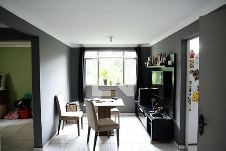 Sala de apartamento para alugar com 2 quartos, 55m² em Jardim Caiapiá, Cotia