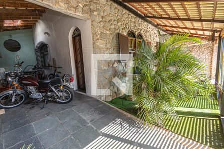 Casa à venda com 360m², 3 quartos e 4 vagasVagas de garagem/jardim