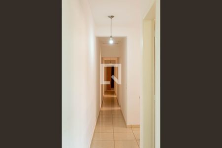 Casa para alugar com 180m², 4 quartos e 2 vagas Casa para alugar com 180m², 4 quartos e 2 vagasCorredor