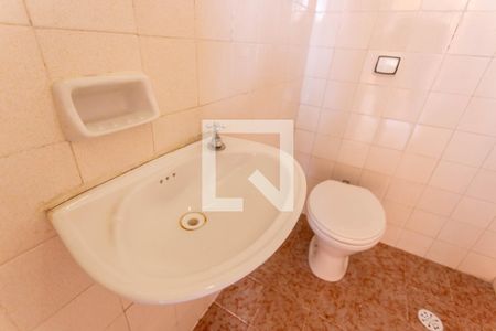 Casa para alugar com 180m², 4 quartos e 2 vagas Casa para alugar com 180m², 4 quartos e 2 vagasBanheiro de Serviços