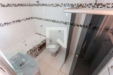 Casa para alugar com 180m², 4 quartos e 2 vagas Casa para alugar com 180m², 4 quartos e 2 vagasBanheiro Suite 1