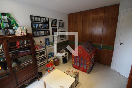 Apartamento à venda com 307m², 4 quartos e 3 vagasQuarto 2