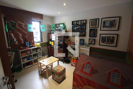 Apartamento à venda com 307m², 4 quartos e 3 vagasQuarto 2