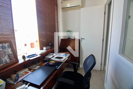 Apartamento à venda com 307m², 4 quartos e 3 vagasEscritório 1