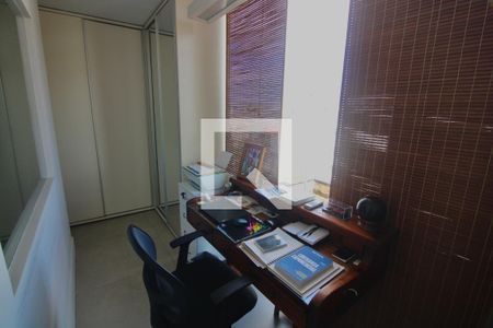 Apartamento à venda com 307m², 4 quartos e 3 vagasEscritório 1