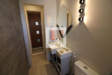 Apartamento à venda com 307m², 4 quartos e 3 vagasBanheiro da Suíte 2