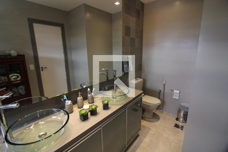 Apartamento à venda com 307m², 4 quartos e 3 vagasBanheiro da Suíte 1