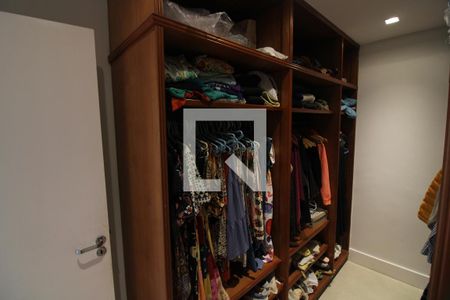 Apartamento à venda com 307m², 4 quartos e 3 vagasCloset