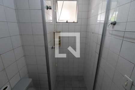 Banheiro de apartamento para alugar com 2 quartos, 38m² em Vila Antonieta, São Paulo
