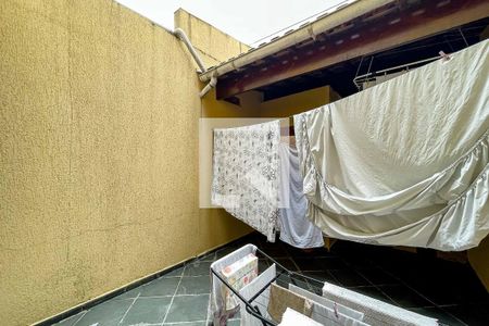 Casa à venda com 100m², 2 quartos e 2 vagasQuintal