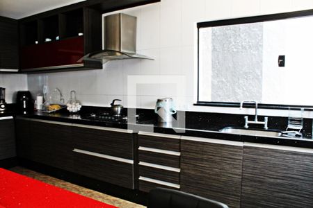 Casa à venda com 320m², 4 quartos e 4 vagasCozinha