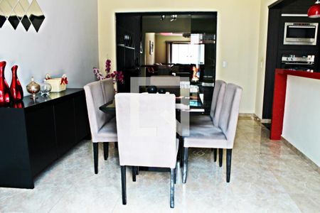 Casa à venda com 320m², 4 quartos e 4 vagasSala