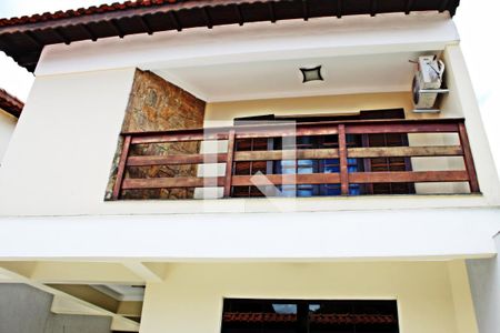 Casa à venda com 320m², 4 quartos e 4 vagasFachada