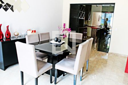 Casa à venda com 320m², 4 quartos e 4 vagasSala