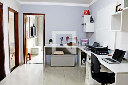 Casa à venda com 320m², 4 quartos e 4 vagasEscritório