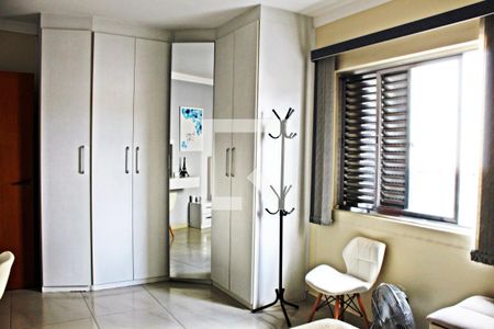 Casa à venda com 320m², 4 quartos e 4 vagasquarto 2