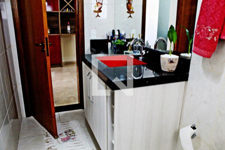 Casa à venda com 320m², 4 quartos e 4 vagasLavabo