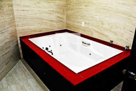 Casa à venda com 320m², 4 quartos e 4 vagasBanheiro da Suíte