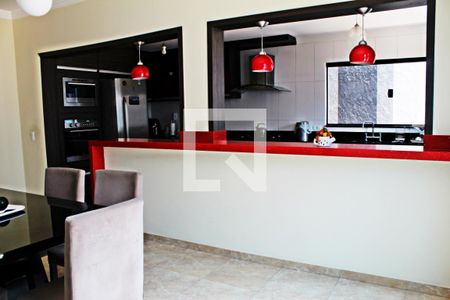 Casa à venda com 320m², 4 quartos e 4 vagasCozinha