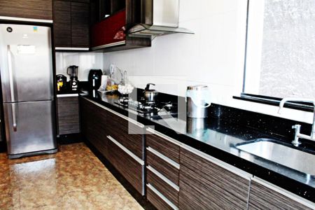 Casa à venda com 320m², 4 quartos e 4 vagasCozinha