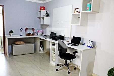 Casa à venda com 320m², 4 quartos e 4 vagasEscritório