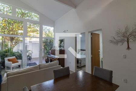 Sala de casa de condomínio à venda com 3 quartos, 180m² em Vargem Pequena, Rio de Janeiro