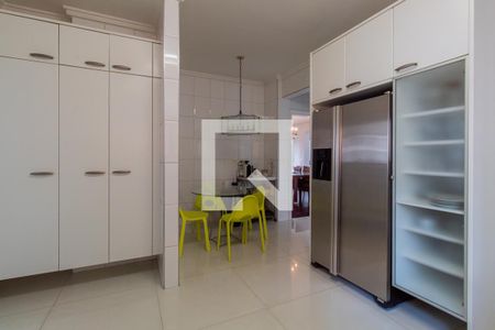 Apartamento para alugar com 247m², 3 quartos e 4 vagas Apartamento para alugar com 247m², 3 quartos e 4 vagasCozinha