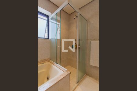 Apartamento para alugar com 247m², 3 quartos e 4 vagas Apartamento para alugar com 247m², 3 quartos e 4 vagasBanheiro da Suíte 2