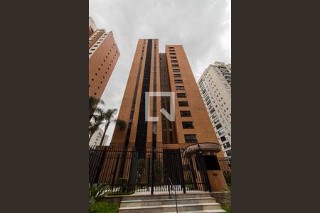 Apartamento para alugar com 247m², 3 quartos e 4 vagas Apartamento para alugar com 247m², 3 quartos e 4 vagasFachada e portaria