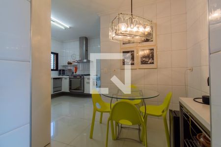 Apartamento para alugar com 247m², 3 quartos e 4 vagas Apartamento para alugar com 247m², 3 quartos e 4 vagasCozinha