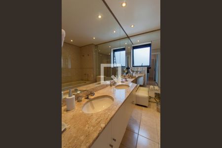 Apartamento para alugar com 247m², 3 quartos e 4 vagas Apartamento para alugar com 247m², 3 quartos e 4 vagasBanheiro da Suíte Master