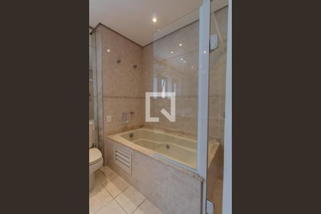 Apartamento para alugar com 247m², 3 quartos e 4 vagas Apartamento para alugar com 247m², 3 quartos e 4 vagasBanheiro da Suíte Master