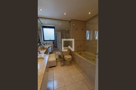 Apartamento para alugar com 247m², 3 quartos e 4 vagas Apartamento para alugar com 247m², 3 quartos e 4 vagasBanheiro da Suíte Master