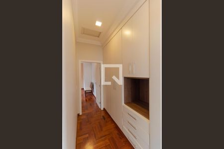 Casa para alugar com 283m², 3 quartos e 4 vagas Casa para alugar com 283m², 3 quartos e 4 vagasCorredor